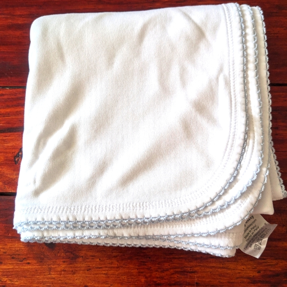 Kissy Kissy pima cotton blanket
